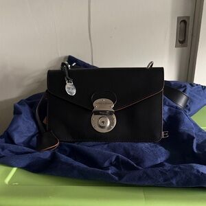 Dooney & Bourke alto collection Black Leather lock should flap